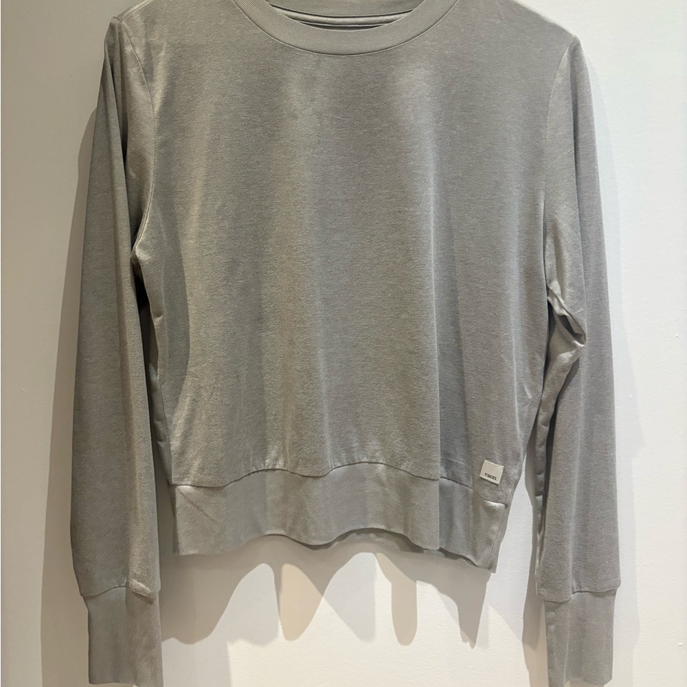 Vuori Gray Long Sleeve Relaxed Sweatshirt